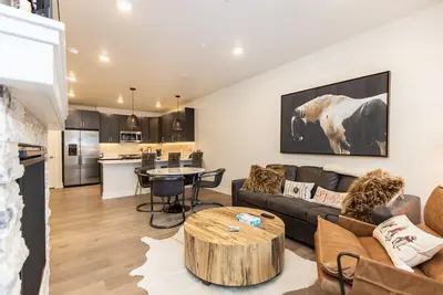 Image de Condo in Keystone Overlooking Snake River; Scenic Mountain and River Views!