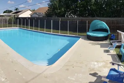 Image de ★Gorgeous Golden Paradise Gem ★Private Heated Pool*★Game Room★Fast Wifi