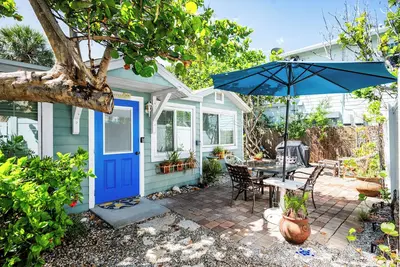 Image de Naut 2 Shabby Bungalow - A sweet and cozy getaway on Pine Avenue!