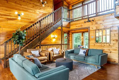 Image de Smoky Mountains Chalet with Hot Tub