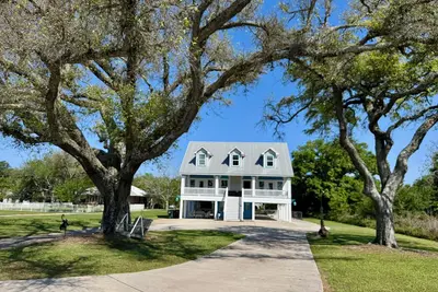 Image de Gulf Moon Ii - Spacious Beachfront Home with Pool on the Mississippi Gulf Coast
