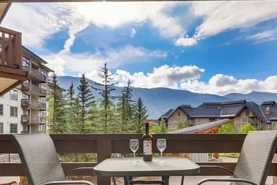 Image de Heart of Copper-Slope Views, Steps 2 Lift, Hot tub