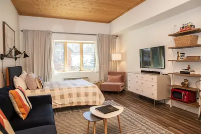 Image de Shared Pool and Hot Tub/Walk to the gondola