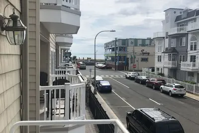Image de ⭐️⭐️⭐️⭐️⭐️ Clean Spacious 3br/2bth, 2 Car Garage, Balcony w/ Beach View, Pool, Patio