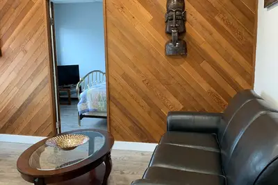 Image de Unit 200a-Bright sunny apartment-2 Beds, 1 bathroom, pantry/dining. Food $5 a meal