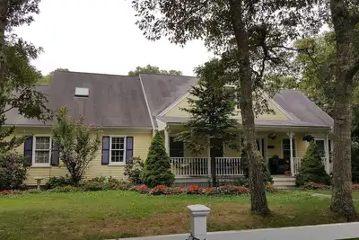 Image de Dog friendly, clean 4 Person Studio with Separate Entrance 2. 4 miles to Beach