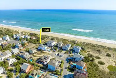 Ocean Views! Sleeps 10! 4 bed / 3 bath. Pool + HotTub + Beachfront