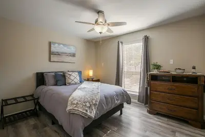 Image de Luxury Foothills Apt. Walking distance to Breweries/Dining/Hiking/Biking/Walking