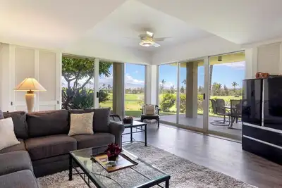 Image de Beautiful patio views, on golf course, spacious interior!