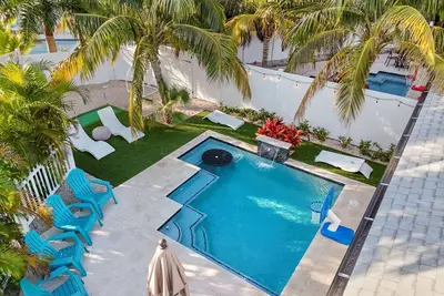 Image de Salty Harbor Ami pool retreat near the Beach