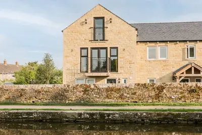 Image de 6 Lock View, pet friendly, with hot tub in Gargrave