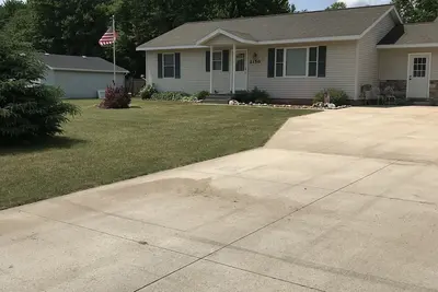 Image de 2 bed 2 bath pet friendly house in family neighborhood