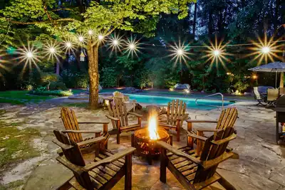 Image de Oasis: Walk to Village, Heated Pool, Putting Green, Fire Pit, Hot Tub, 3 houses