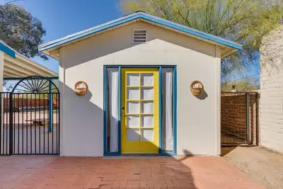 Image de Adorable 1-Bedroom Guest House with Kitchenette