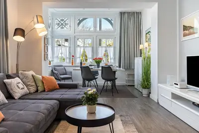 Image de « Au-delà du Paradis » à la Villa Eden, appartement 2 pièces avec balcon près de la plage