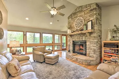 Image de Dogs Welcome: Secluded Oakland Gem w/ Hot Tub