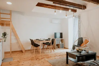 New✦ Your BoHo 2-Floor Flat ♥ | Center | 2br+Ac+Tv+Ktcn