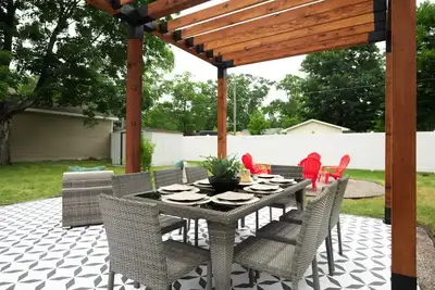 Image de Bohemian Retreat 4br Home Downtown Beach Wineries