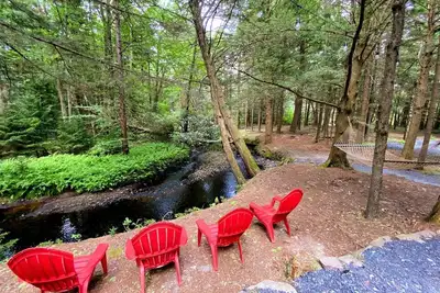 Image de Enjoy Poconos By The Month At A Time! Cottage Away From It All On Stream! !
