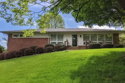 Image de Tin Cup Hideaway- Comfy Ranch 3br 2ba, cozy private porch with Hot Tub| Golfing