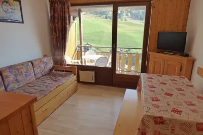 Image de Lumineux studio savoyard avec balcon exposé Sud