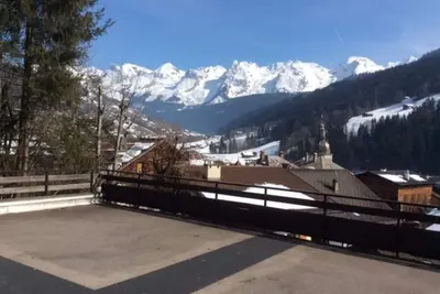 Image de Studio montagnard pour 4 Ă 5 min des commerces avec ski bus au pied