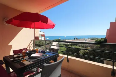 Joli 2 pièces avec terrasse, piscine et garage privé à Sète