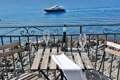 Image de Room with balcony and beautiful sea view in the old town