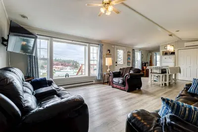 Image de The Blue Whale Cottage- Beautiful Views and Hot Tub