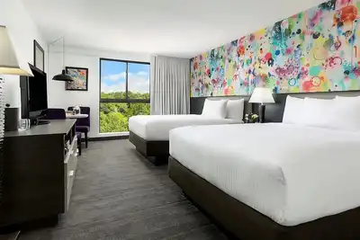 Image de 3 Standard 2 Queens Rooms at Studio Allston Hotel