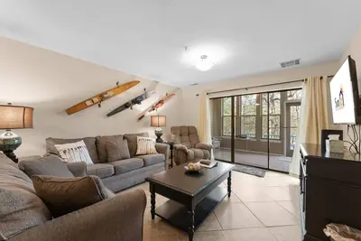 Image de Quiet and Comfortable, 2 Bedroom, 2 Bath, Condo Located at Emerald Pointe! !