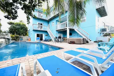 Image de Ami’s Largest Rental, 4 kitchens, Spa, Heated Pool, Rooftop Deck.