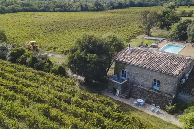 Image de Gîte au milieu des vignes avec piscine, jacuzzi, climatisation