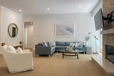 Image de 🌟 Peaceful Oasis w/ Private beach 200 ft away+New Hot Tub+only 8 mins to town🌟