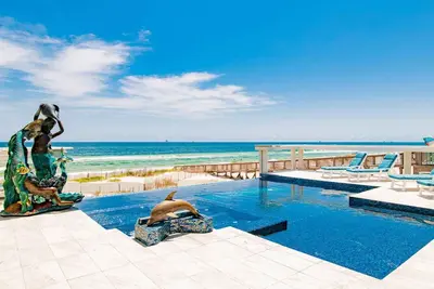 Image de Mural Manor on Ponce | Luxe Beach Home, Gulf Front Infinity Pool, Pet-Friendly++