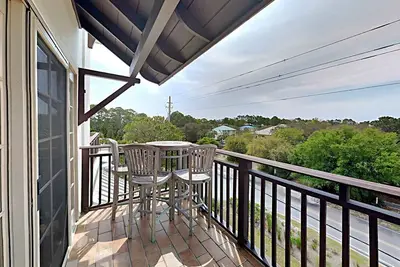 Image de Luxury Condo, Near Gulf with Eastern Lake View