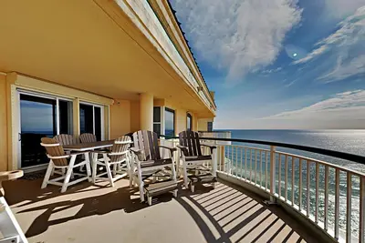 Image de Penthouse Condo |  Oversized Balcony and Breathtaking Gulf Views!