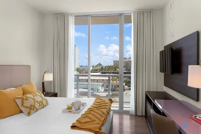 Image de Balcony Beach Getaway + Rooftop Pool