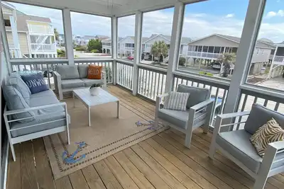 Image de Sunset Beach Hgtv Winner! Great Location, Steps to Beach!