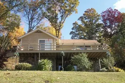 Image de Charming Lakeview Cottage In Candlewood Lake Private Beach Community
