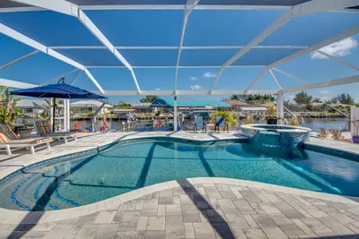 Image de Fun'n Sun-Charming 3 Br\/3 baths waterfront villa- pool, spa, dock, fishing poles