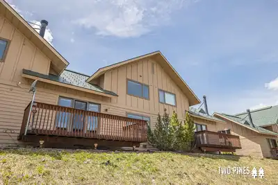 Image de Inviting Ski-In/Out Big Horn Home! Fireplace, Walk to Resort or Lake Lavinsky!