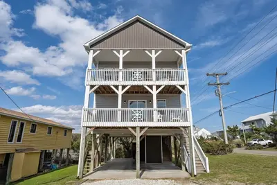 Image de Island Home, Water Views, Elevator, Covered Decks, Pet Friendly