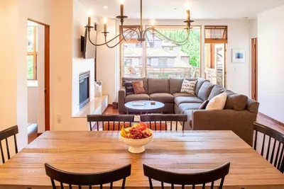 Image de Ski in/Ski Out Luxury Condo in the Core of Mountain Village Telluride