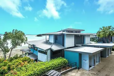 Image de Experience the ultimate oceanfront holiday at Villa 5 The Edge on Hamilton Island