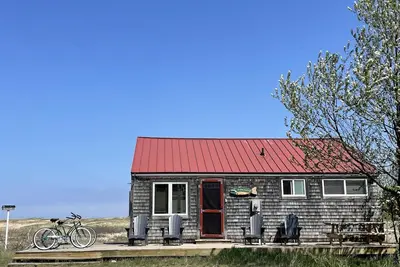Image de Great Escape - Unplug in newly renovated cottage on Lake Superior beach