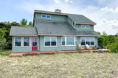 Image de Superior Dreams - Stunning Lake Superior Bay Front Property