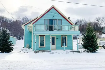 Image de West Bay Bungalow - Across from beautiful views of the bay