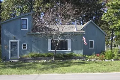 Image de The Cottage - Dutch storybook bungalow across from campground overlooking beach