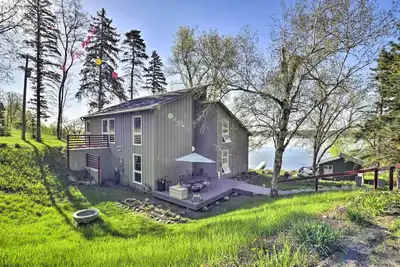 Image de Hilltop Green Lake Home: Dock, Kayaks, Views!